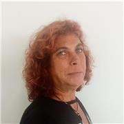 Docente con más de 20 años de experiencia, especializada en metodologías innovadoras y aprendizaje activo. Comprometida con el des